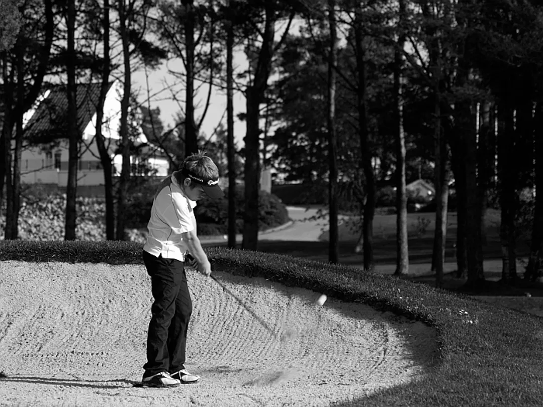 Bård shooting from the bunker