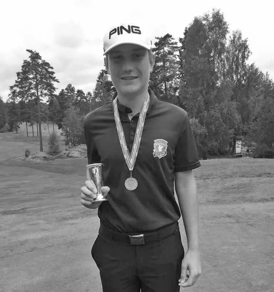 Bård with silver trophy from the Senior Norwegian Championship